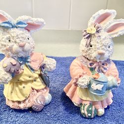 Vtg. 1990s Curly Textured Easter Bunny Rabbit Resin Figurines 5.5” Tall Holiday Springtime Decor
