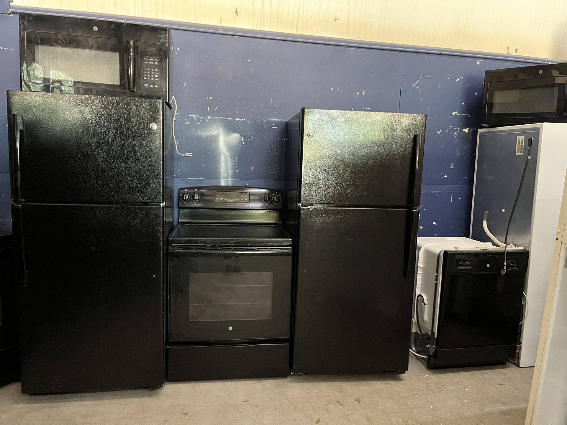 Black Kitchen Appliance Set 