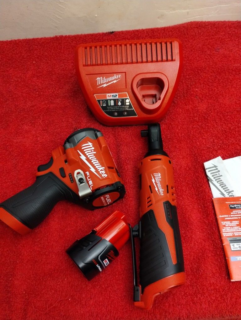 M12 Milwaukee 3/8 Impact -Ratchet Kit $300 Fijo