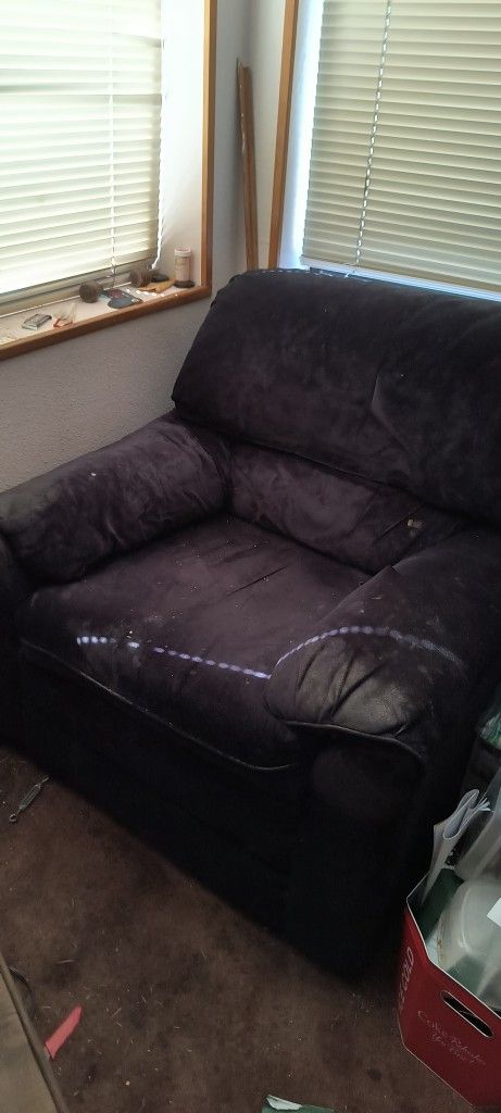 Free Black Oversized Chair