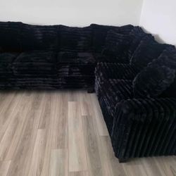 Deal of the Day! Brand New Byers Market Midnight Black 2pc RAF Sectionals (Tax included)