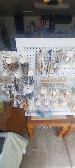 Mixed Jewelry Lot – Necklaces and Accessories