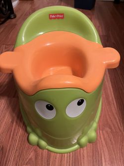 Fisher price Froggy Potty. In Excellent Condition. Comes Apart For Easy Cleaning 