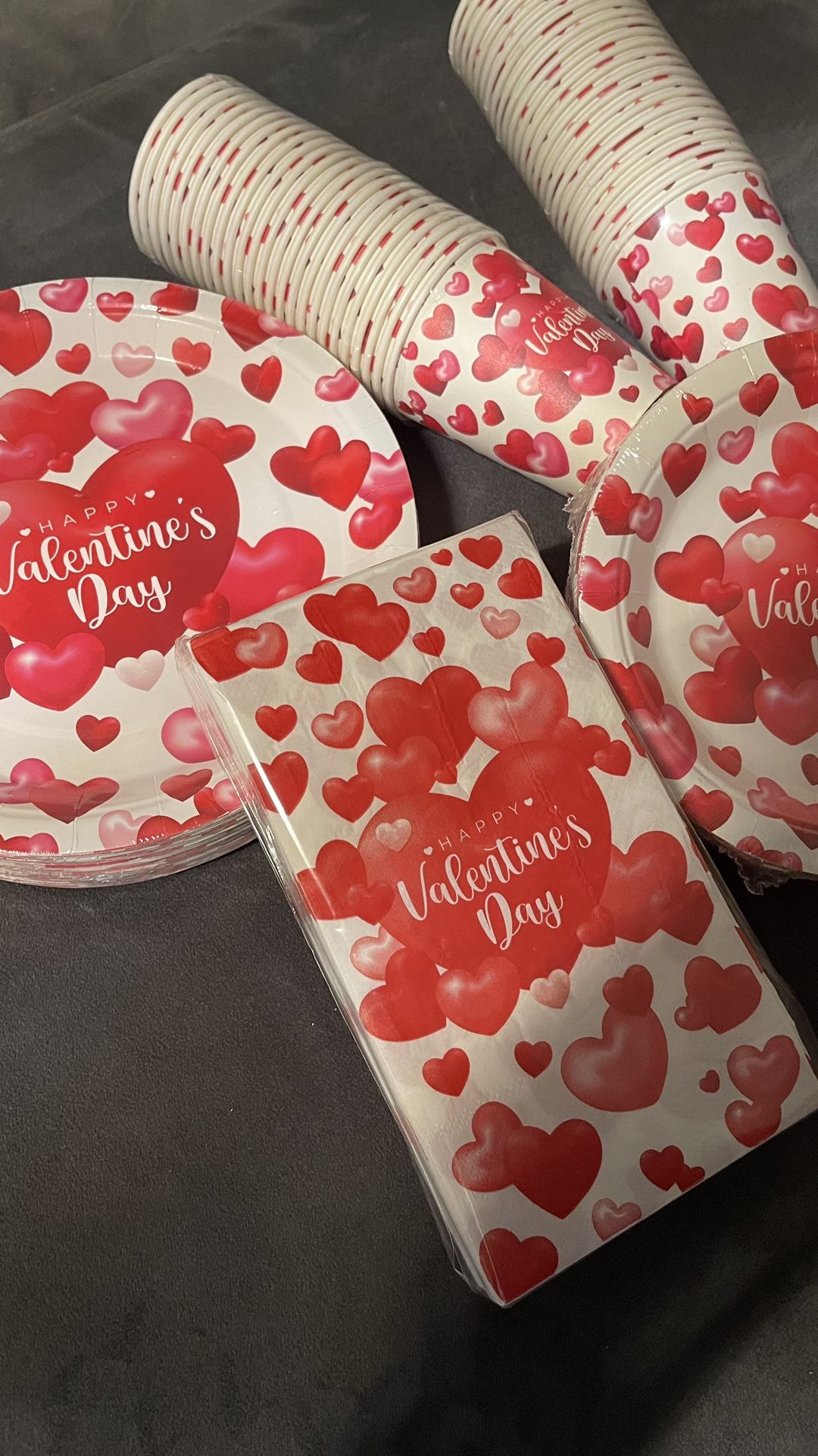 200 pcs valentine day  paper tableware 