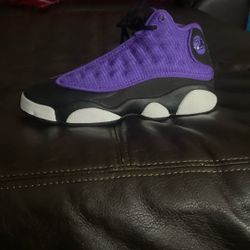 Jordan 13 Retro Purple Venom Ps  (SIZE 2Y) 75$obo