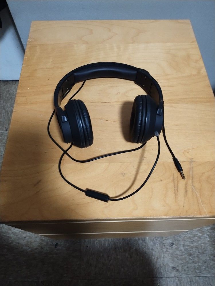Black Headphones 🎧