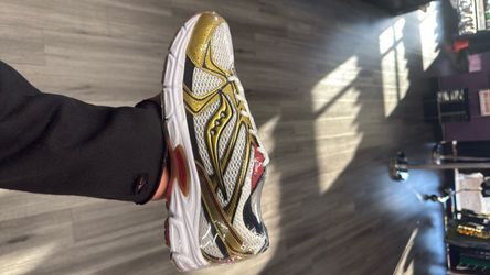 Saucony Running Sneaker White Gold Black