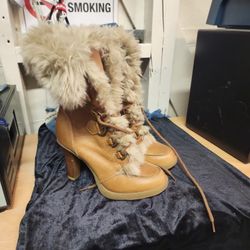 Tan Boots With Fur 6.5
