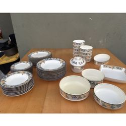 Mikasa Dish Set