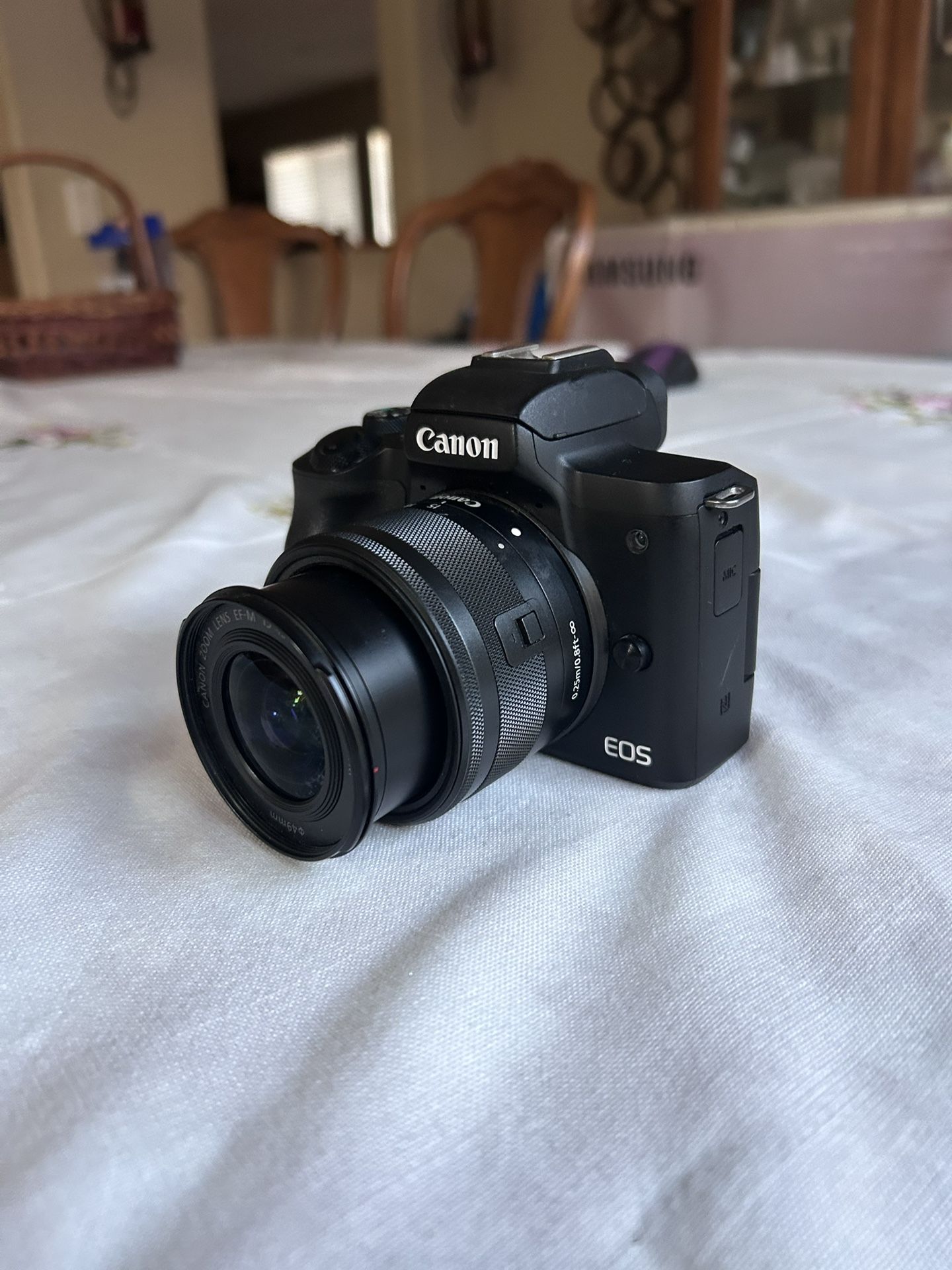 Canon EOS M50