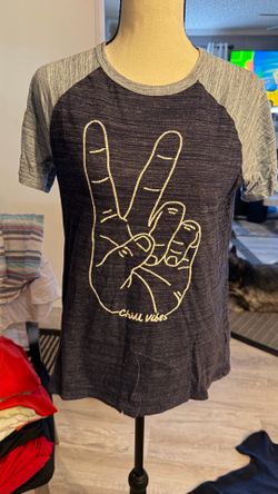 Men’s lightweight, graphic T-shirt