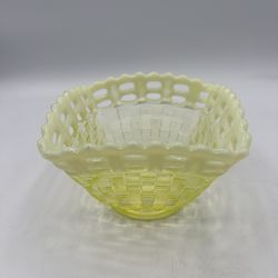 Fenton Basket Weave Yellow Vaseline Uranium Opalescent Square Glass Bowl Vase