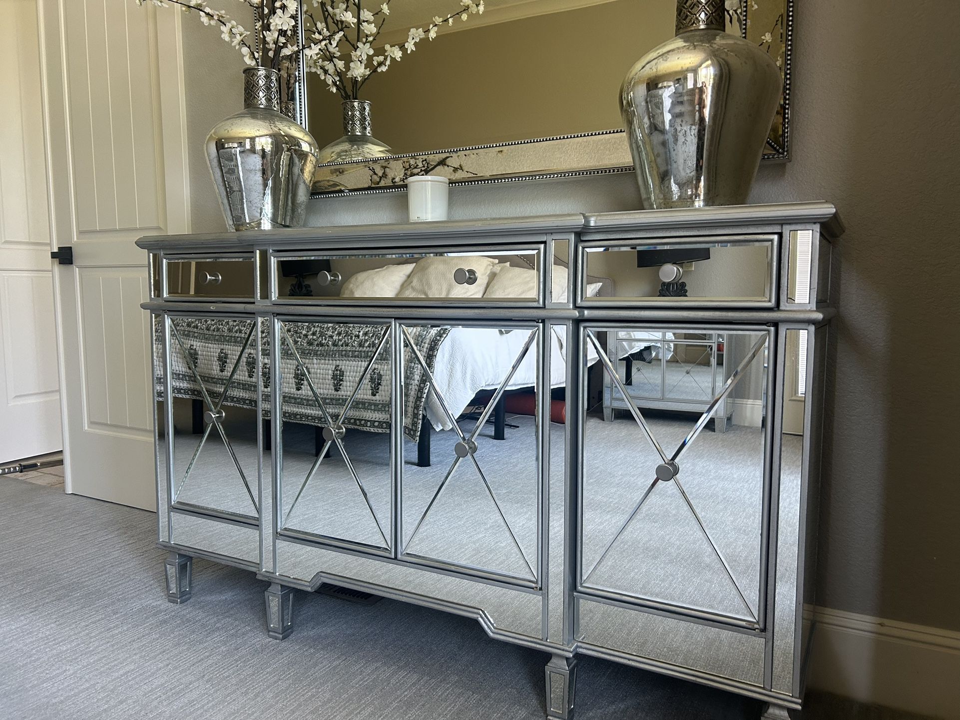 Dresser Set/with 2 Night Stands