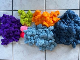 MANY Little Yarn Balls