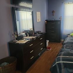 Entire Bedroom Set Must Go