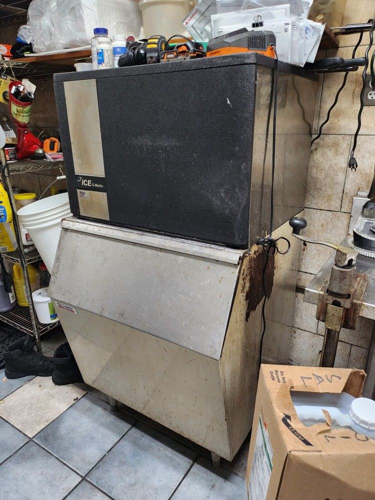 Restaurant Ice Machine Ice-O-Matic Ice Maker Commercial Works