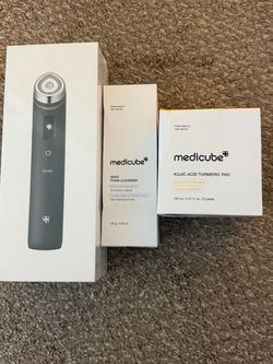 Medicube Skincare Bundle with Facial Device