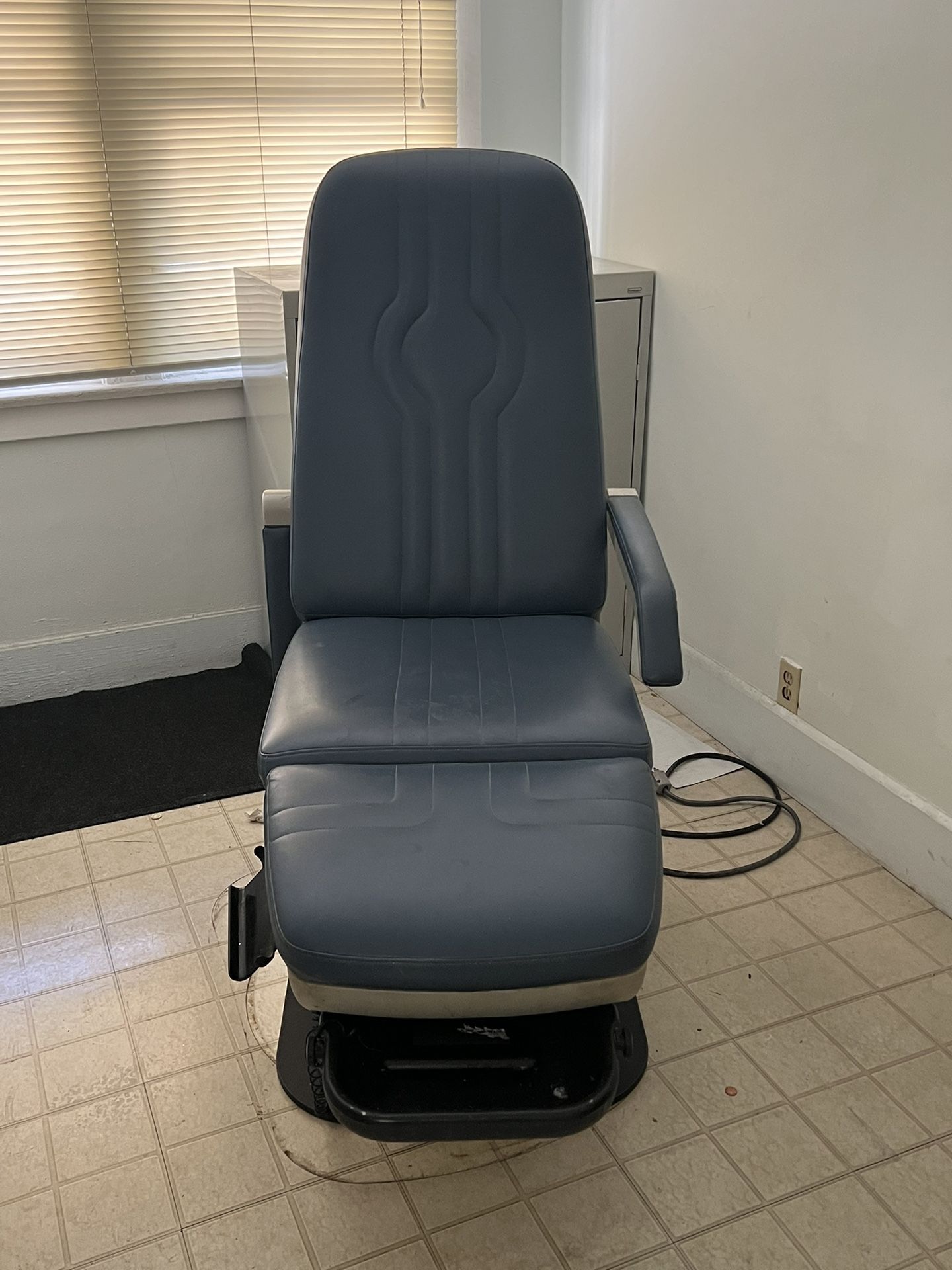 Midmark 417 Podiatry Chair
