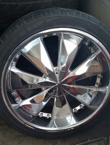 24 inch Ferretti Rims with tires