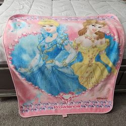 ✅️ Girls Princess Blanket (53"x44")• Great Condition• $7firm