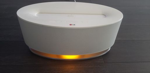 LG PORTABLE SPEAKER WITH IPhone And Android Charger 