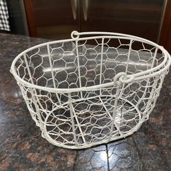 White Basket W/handle
