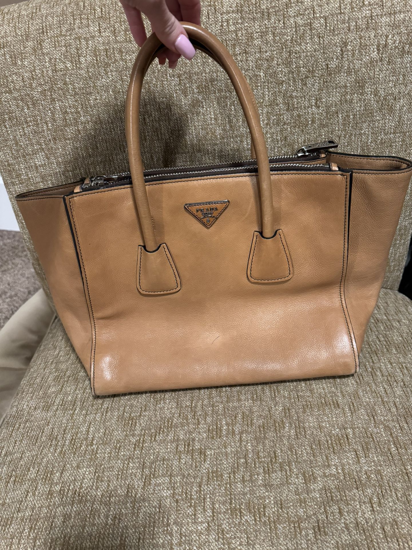 ❤️ MOTHER’S DAY SPECIAL! AUTHENTIC Prada Glacé Calf  Twin Pocket Tote Purse  Nice full leather bag 