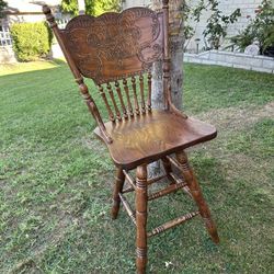 selling this high chair