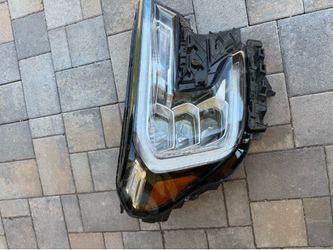 2022 2024 GMC Terrain OEM right headlight