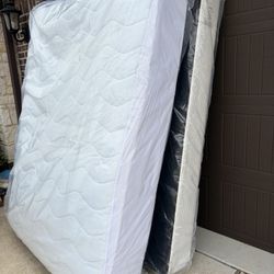 Very comfortable QUEEN Mattress + Box Springs. Very good condition. 