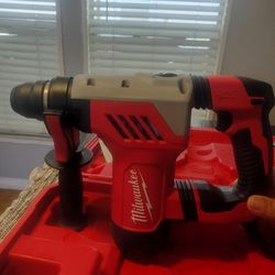 Milwaukee 1-1/8" Corded SDS PLUS Rotary Hammer 