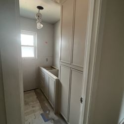 Se hacen trabajos de carpintería y pintura