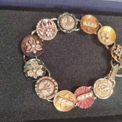 Gorgeous Vintage Button Bracelet 