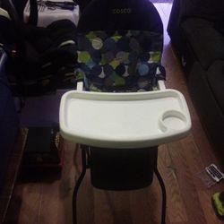 Cosco High Chair Like New In Excellent Condition 