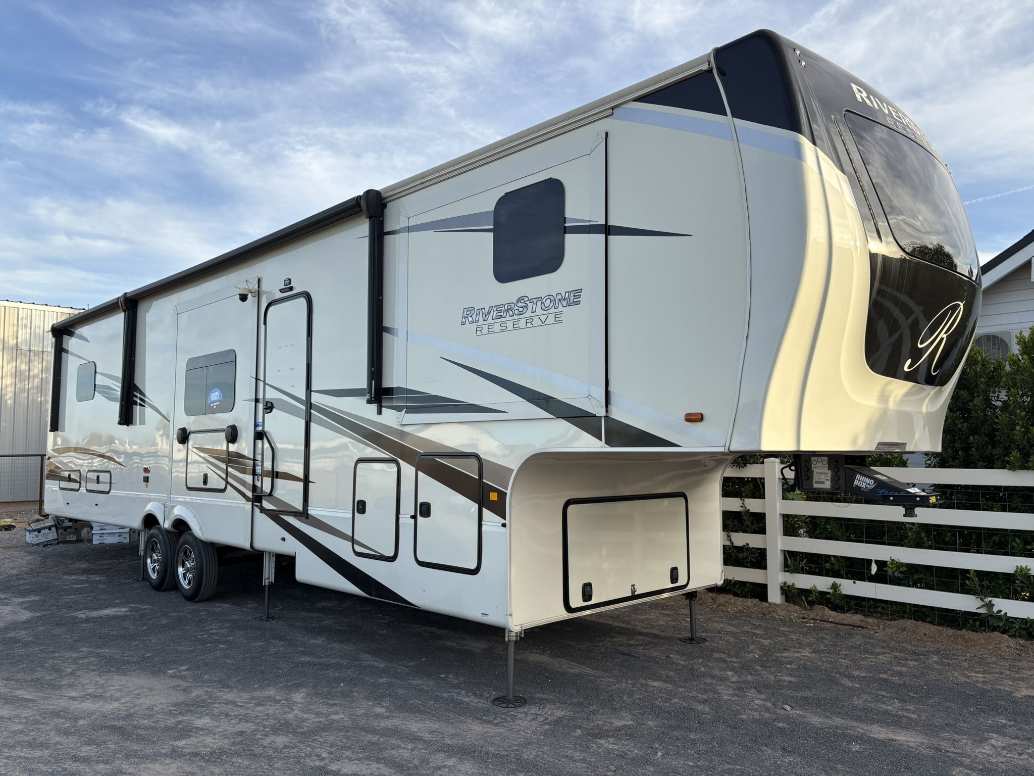 2021 FOREST RIVER RIVERSTONE RESERVE 3950FWK