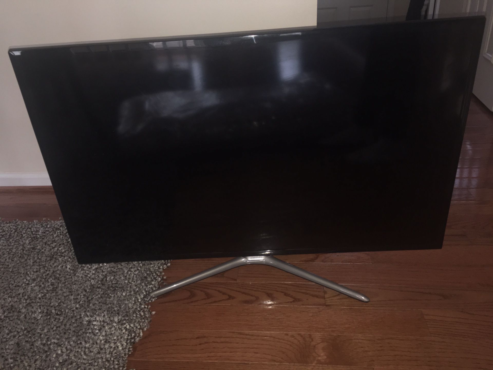Samsung 42” Smart Tv ( For parts only. No picture but has sound.)