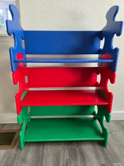 Puzzle piece kids bookcase
