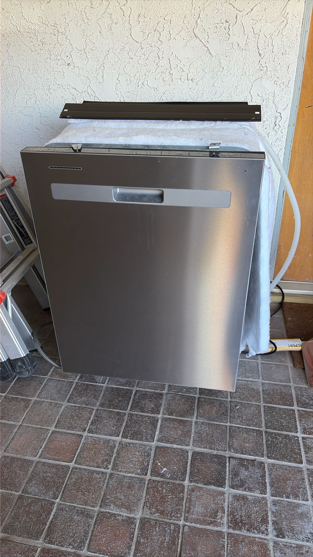 Whirlpool Dishwasher 1 Year Old. Works Great, Clean. 