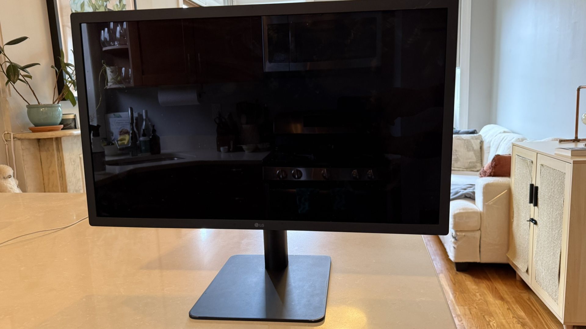 LG 24inch UltraFine 4K Monitor, Great Condition, Adjustable Stand Included