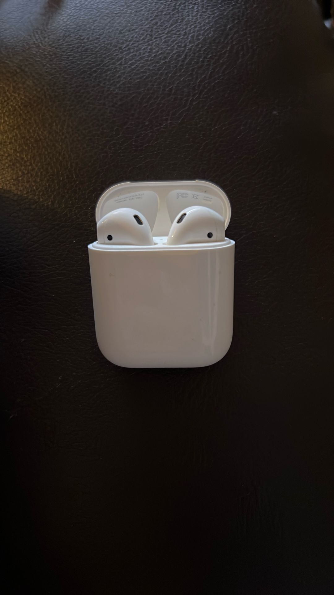 AirPods 2 with Lightning Charging Case
