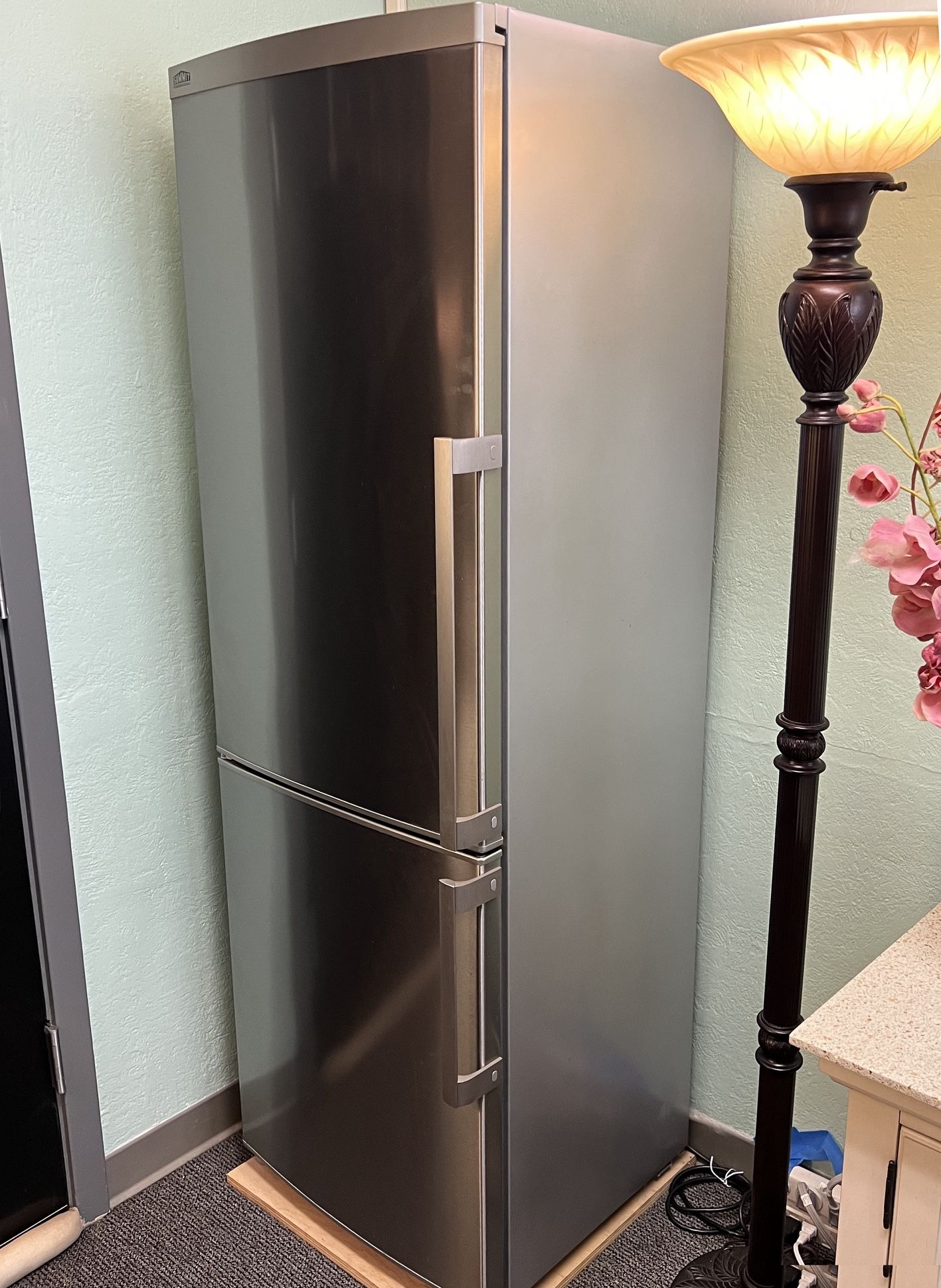 Summit Professional Fridge Freezer 10.8 Cubic Feet