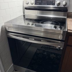Electric stove with matching microwave