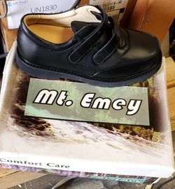 Mt. Emey Sz. 9.5 Width XW (4E) Black Velcro Style 888-V-XM