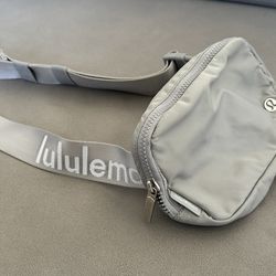 💯 authentic Lululemon crossbody bag