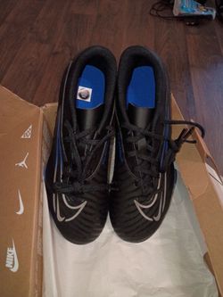 Nike Phantom Gx cleats size 5.5