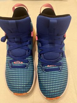  Sneaker Nike  LeBron Witness 7 Hype Royal Pink 