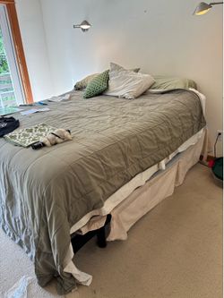Nice electric adjustable king-size bed