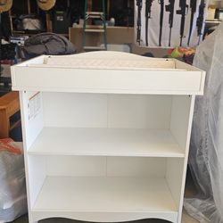 Great Condition Changing table. Comes with plastic mattress