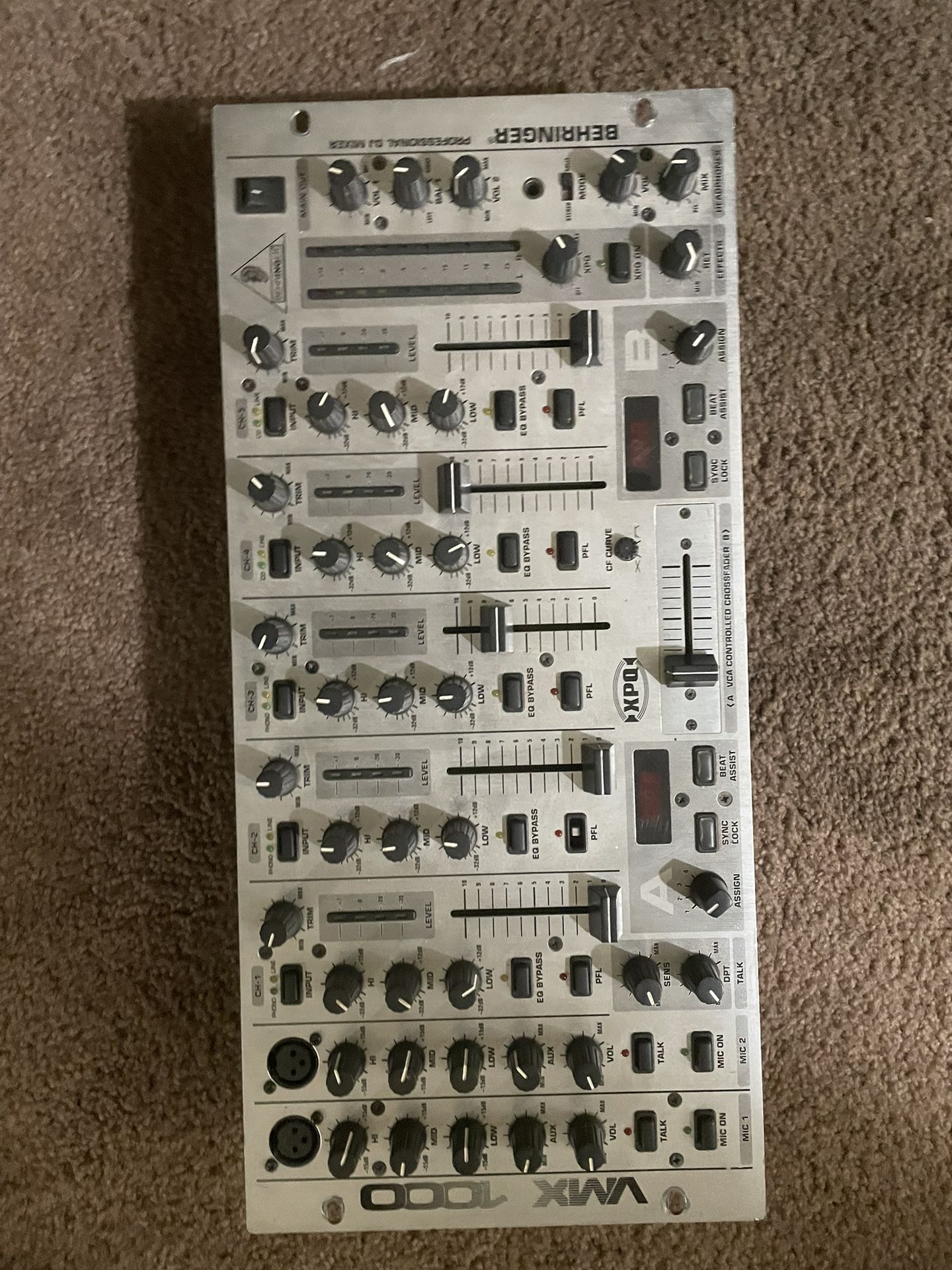 Behringer Pro Mixer VMX1000