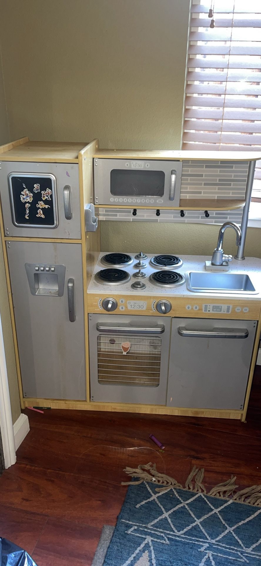 Kids Play Kitchen